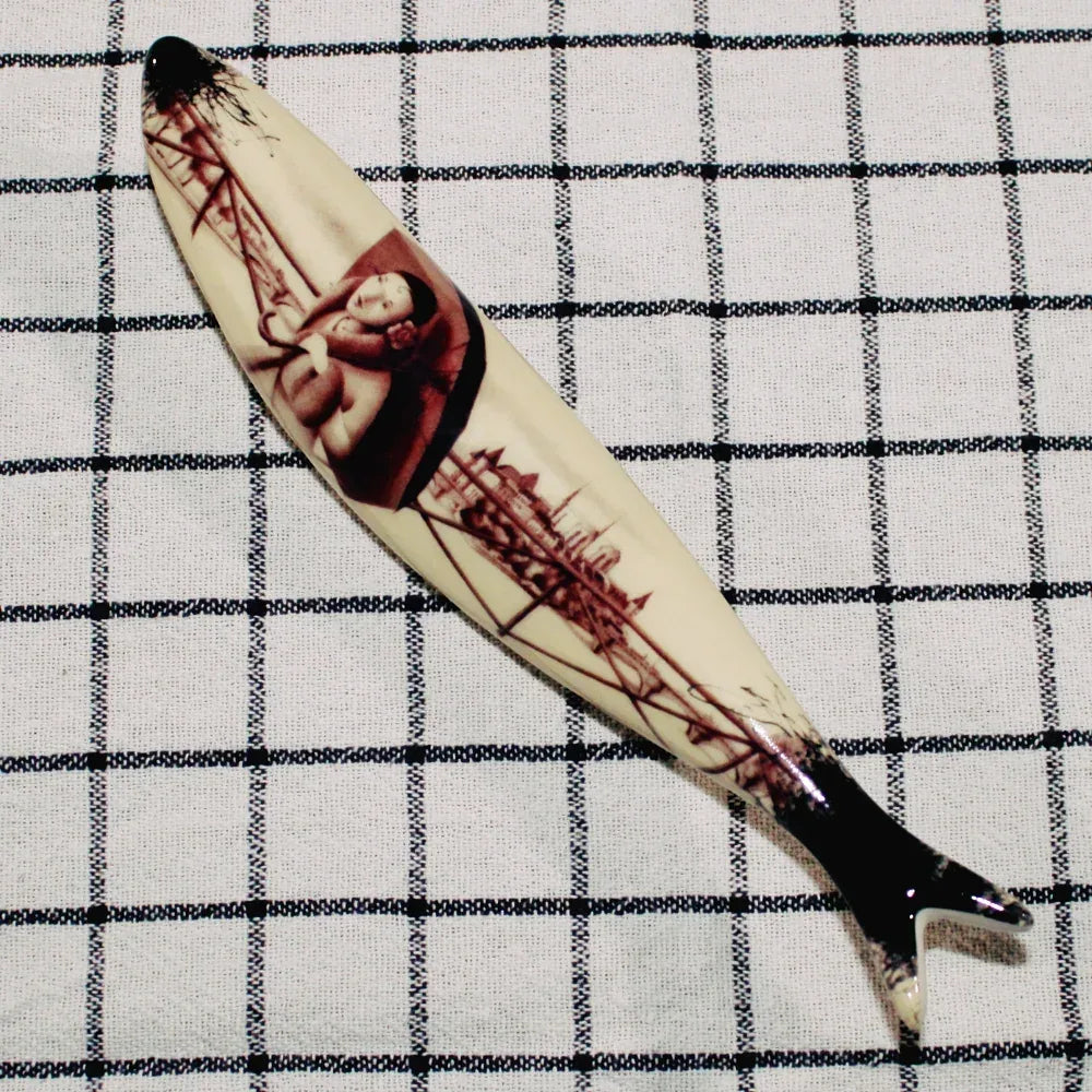 Sardinha de Lisboa - Paris, Pont des Arts 16h24 - von Bordallo Pinheiro - Bordallo Pinheiro - Maître Philippe & Filles