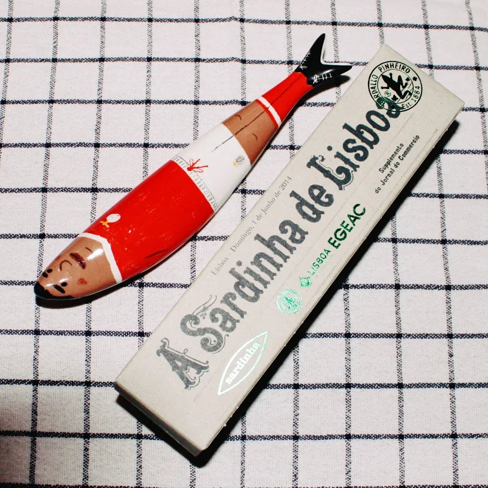 Sardinha de Lisboa - Vermelha - von Bordallo Pinheiro - Bordallo Pinheiro - Maître Philippe & Filles