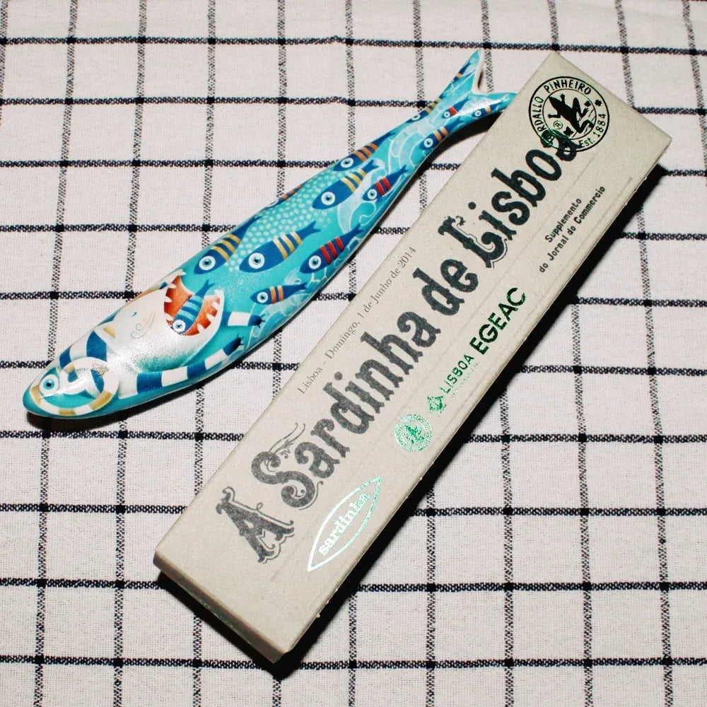 Sardinha de Lisboa - Black Hole - von Bordallo Pinheiro - Bordallo Pinheiro - Maître Philippe & Filles