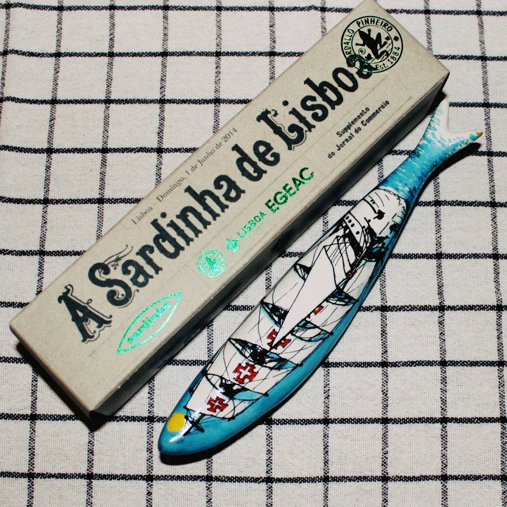 Sardinha de Lisboa - Segelboat - von Bordallo Pinheiro - Bordallo Pinheiro - Maître Philippe & Filles