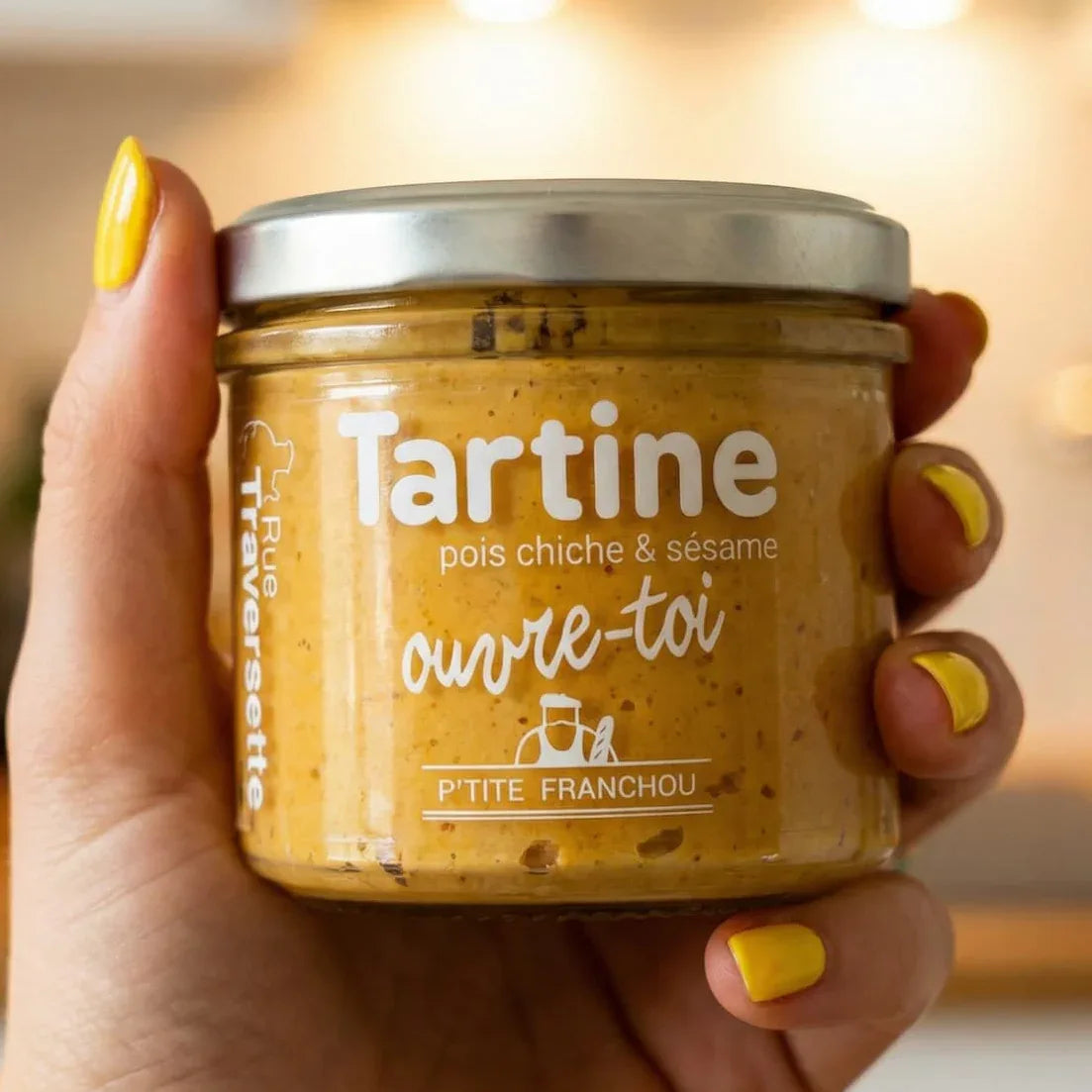 Generated_with_Kive.ai_-_put_it_in_the_hand_of_a_woman_with_yellow_painted_nails_2b157759-dabd-401c-b585-b9e43ec25fe9 - Maître Philippe & Filles