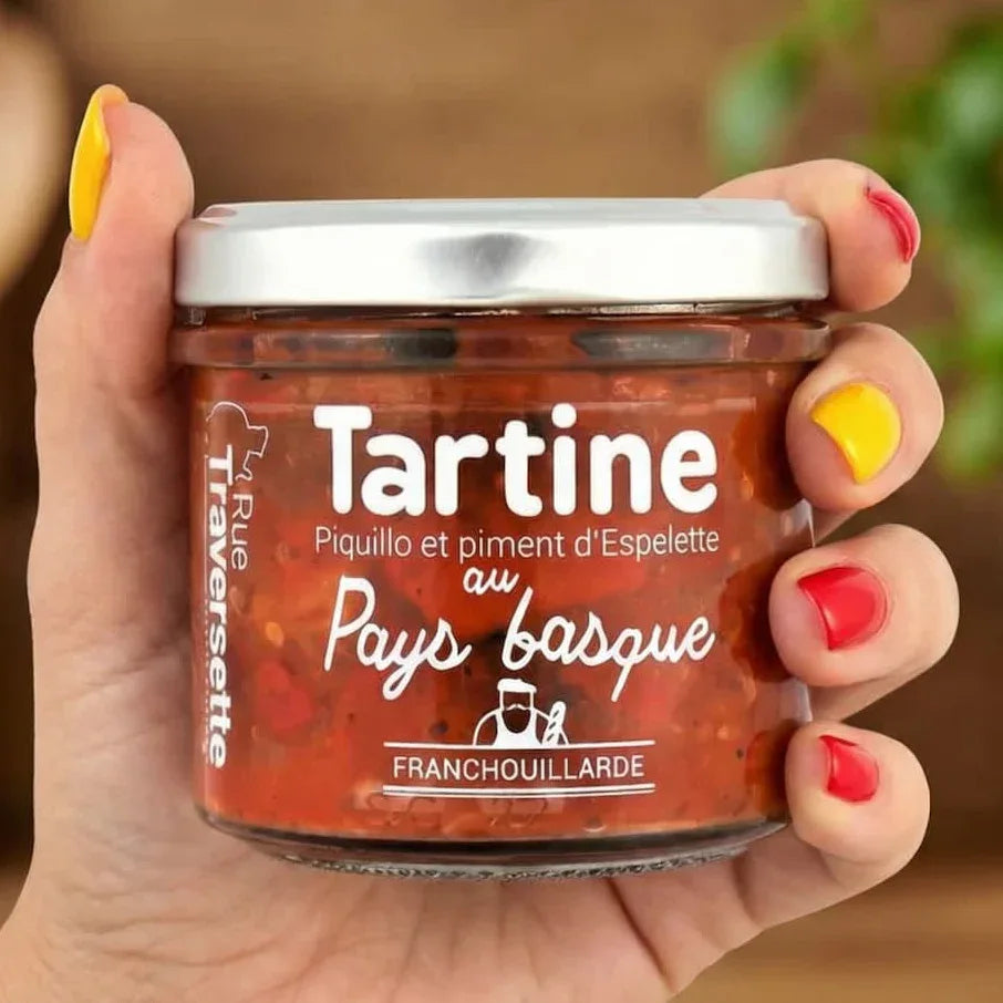 Generated_with_Kive.ai_-_put_it_in_the_hand_of_a_woman_with_yellow_painted_nails_red_3 - Maître Philippe & Filles